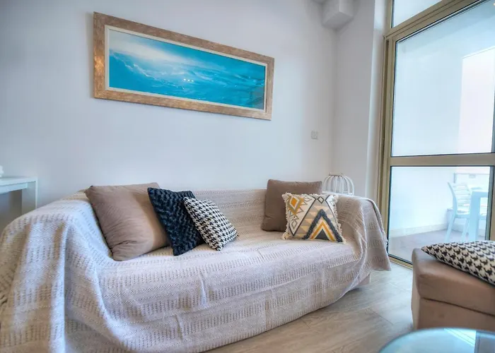 Spacious 4 Bedrooms With Sea View Balcony Goslm-3