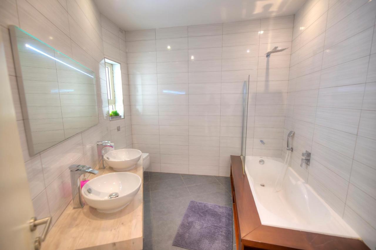 Apartment Spacious 4 Bedrooms With Sea View Balcony Goslm-3 *