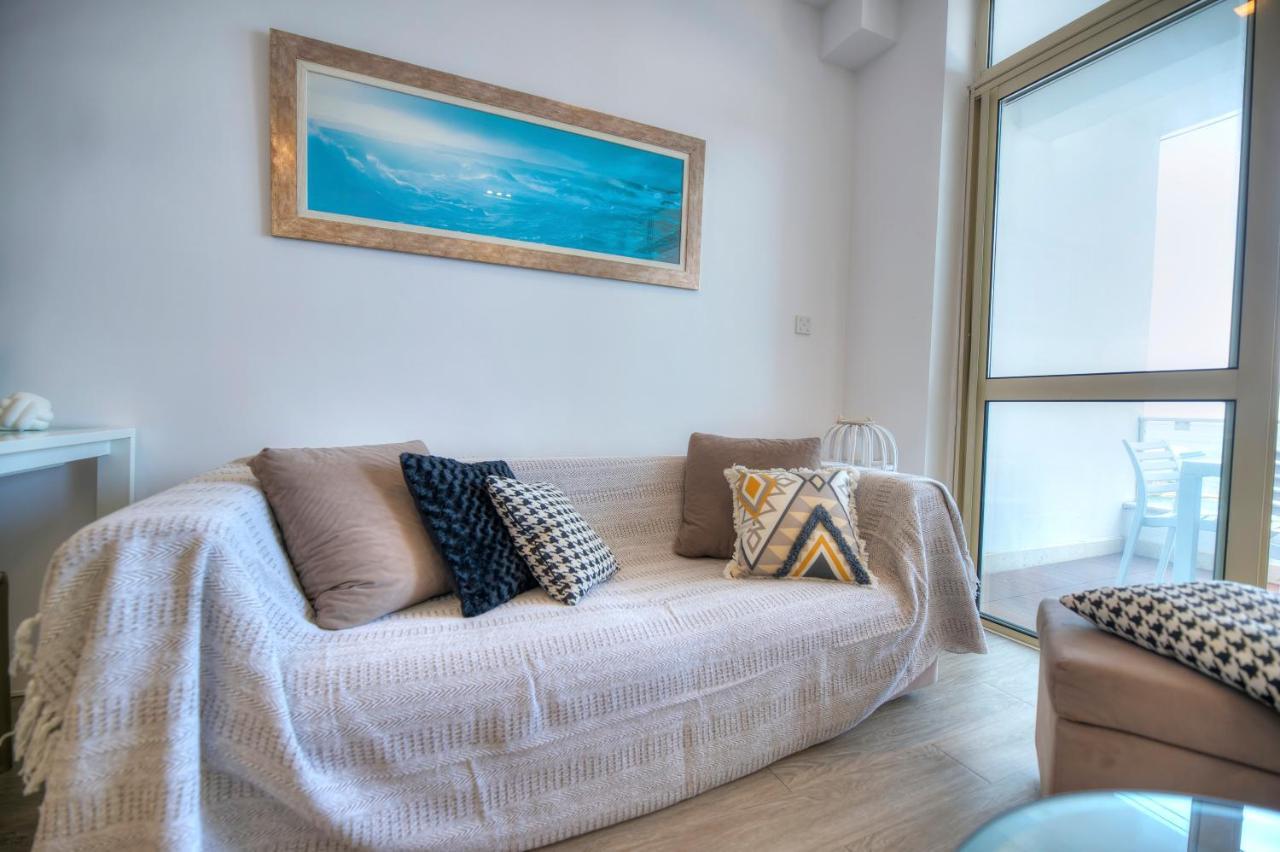Apartment Spacious 4 Bedrooms With Sea View Balcony Goslm-3 Sliema