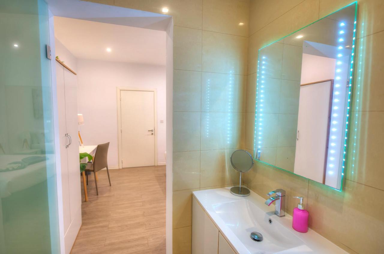Apartment Spacious 4 Bedrooms With Sea View Balcony Goslm-3 Sliema