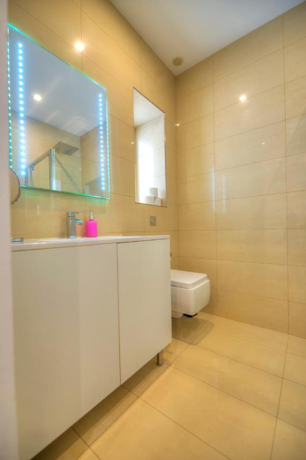 Spacious 4 Bedrooms With Sea View Balcony Goslm-3