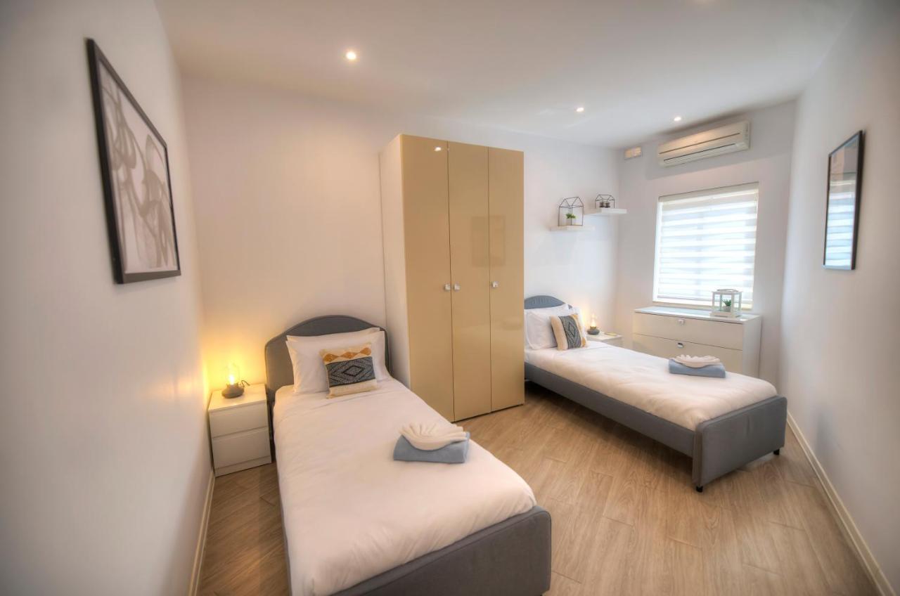 Spacious 4 Bedrooms With Sea View Balcony Goslm-3