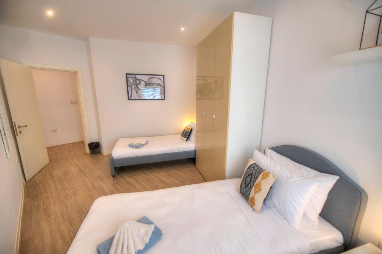 Apartment Spacious 4 Bedrooms With Sea View Balcony Goslm-3 Sliema
