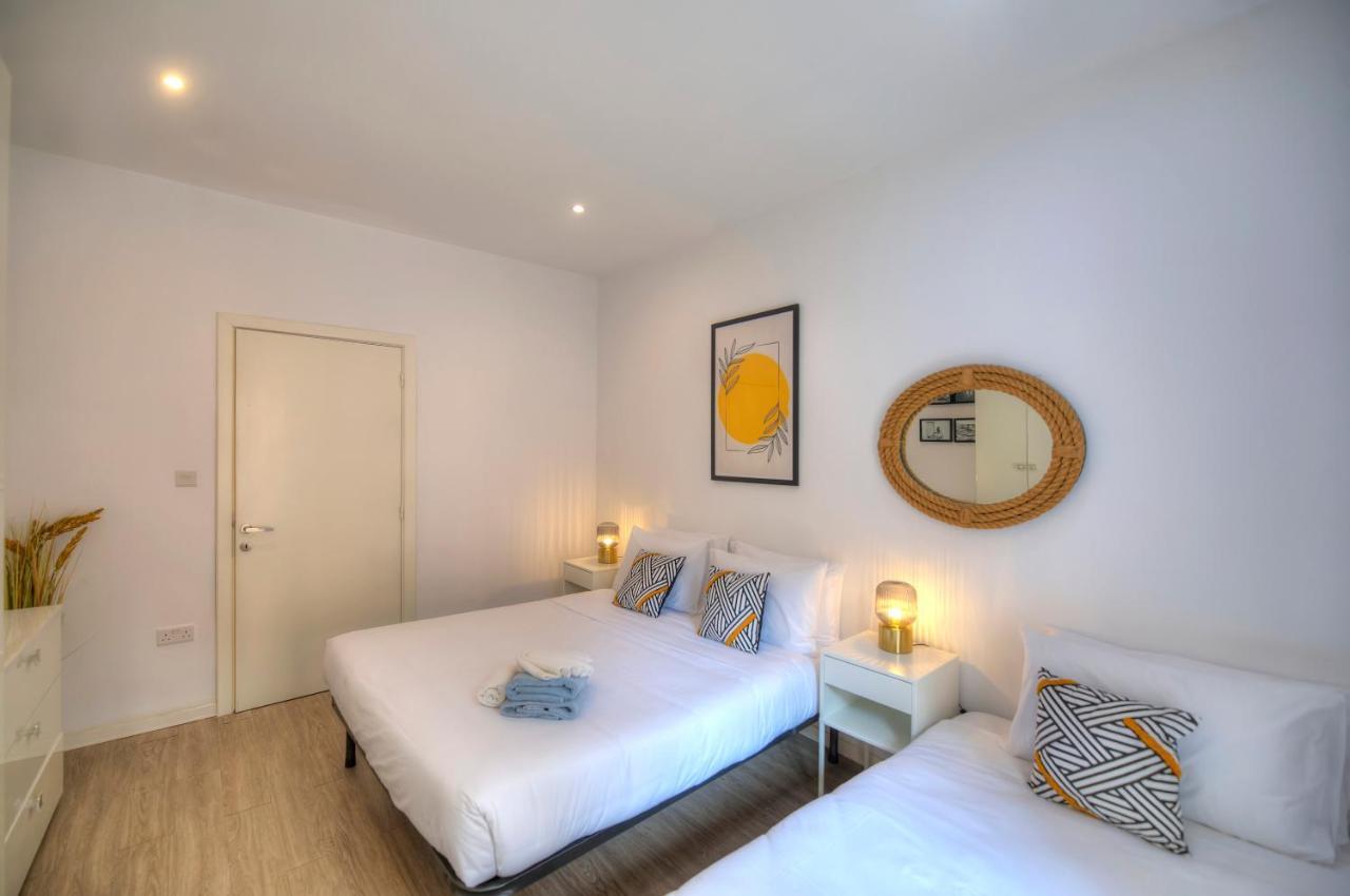Spacious 4 Bedrooms With Sea View Balcony Goslm-3 Apartment