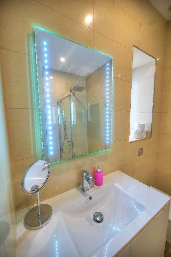 Spacious 4 Bedrooms With Sea View Balcony Goslm-3 *
