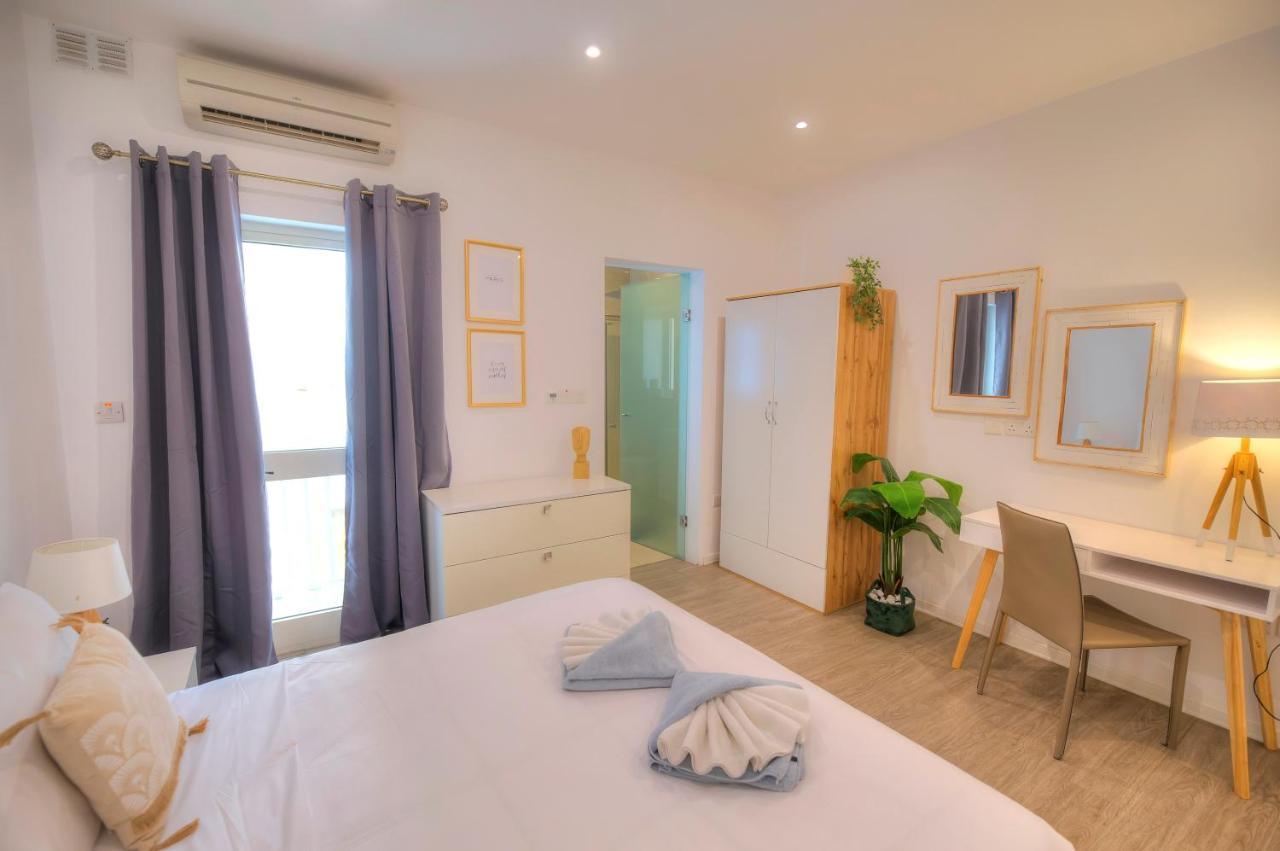 Spacious 4 Bedrooms With Sea View Balcony Goslm-3 Sliema