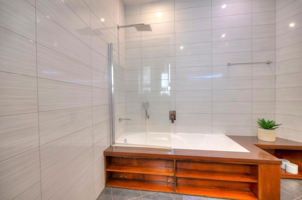 Apartment Spacious 4 Bedrooms With Sea View Balcony Goslm-3